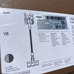 Dyson V8 Vacuum 