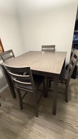 Signature design by Ashley 5 piece corner counter height dining set
