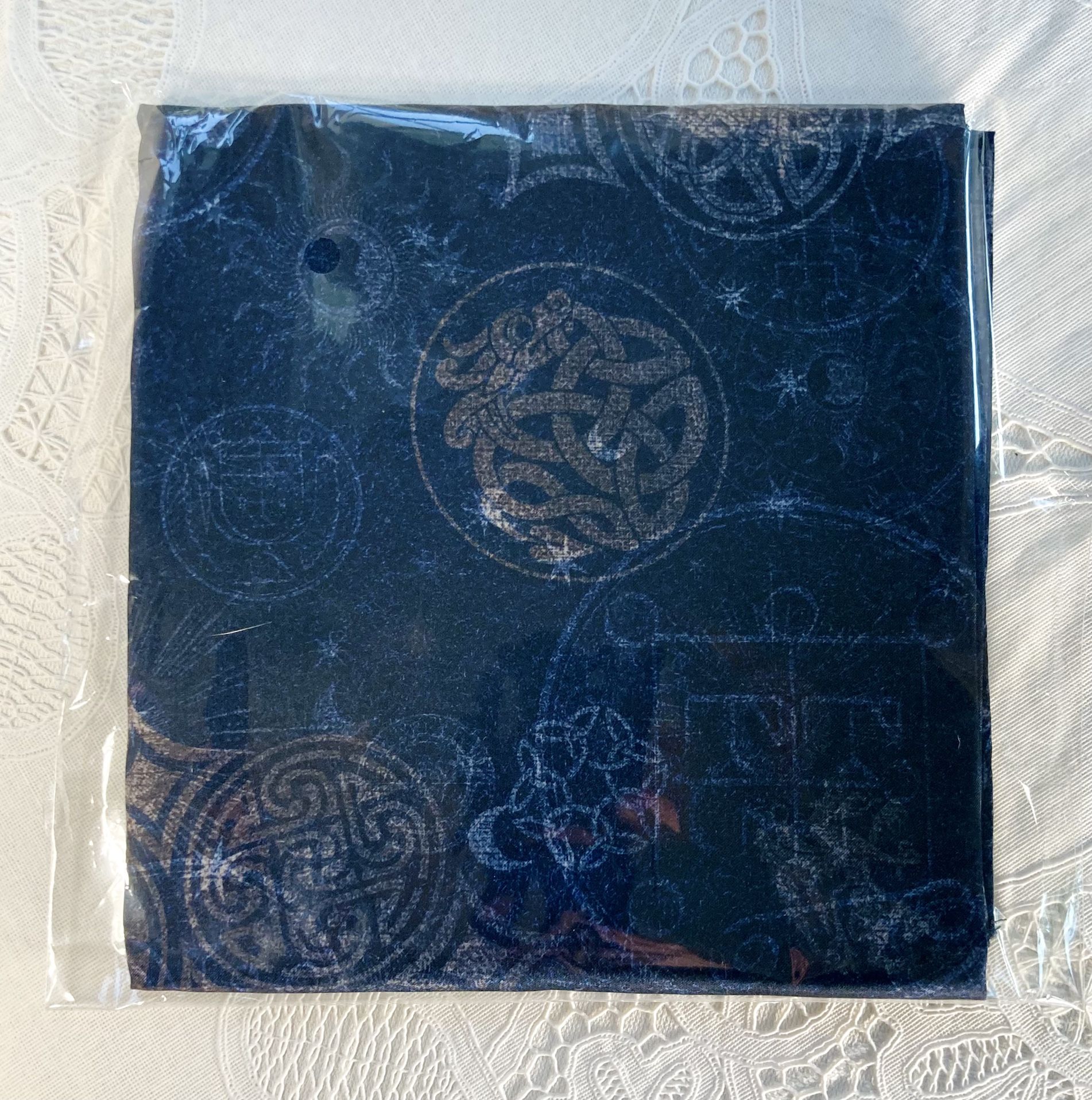 Wizarding Trunk Invisibility Scarf /Tapestry Second Wizarding War New Beautiful