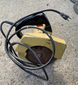 Circular Saw older metal saw has a dull blade works me