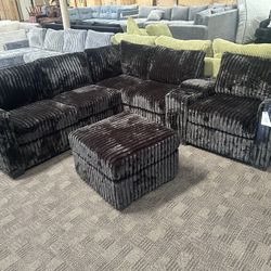 Gorgeous Black Sectional W Console 