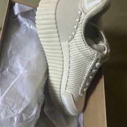 Woman’s Shoes $25