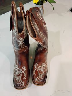Women's Embroidered Cowboy Boot