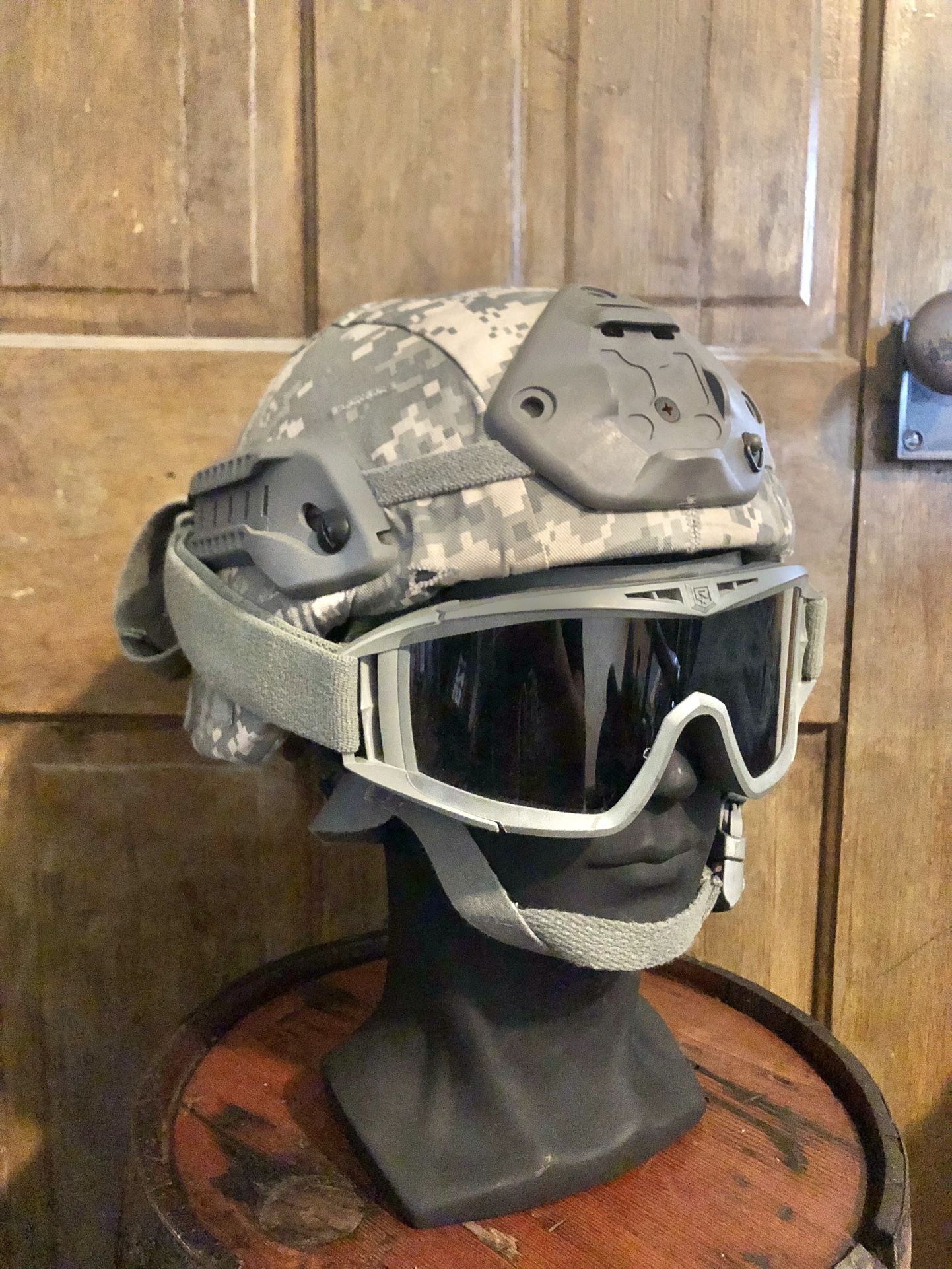 US Army ACH Kevlar Helmet, Med