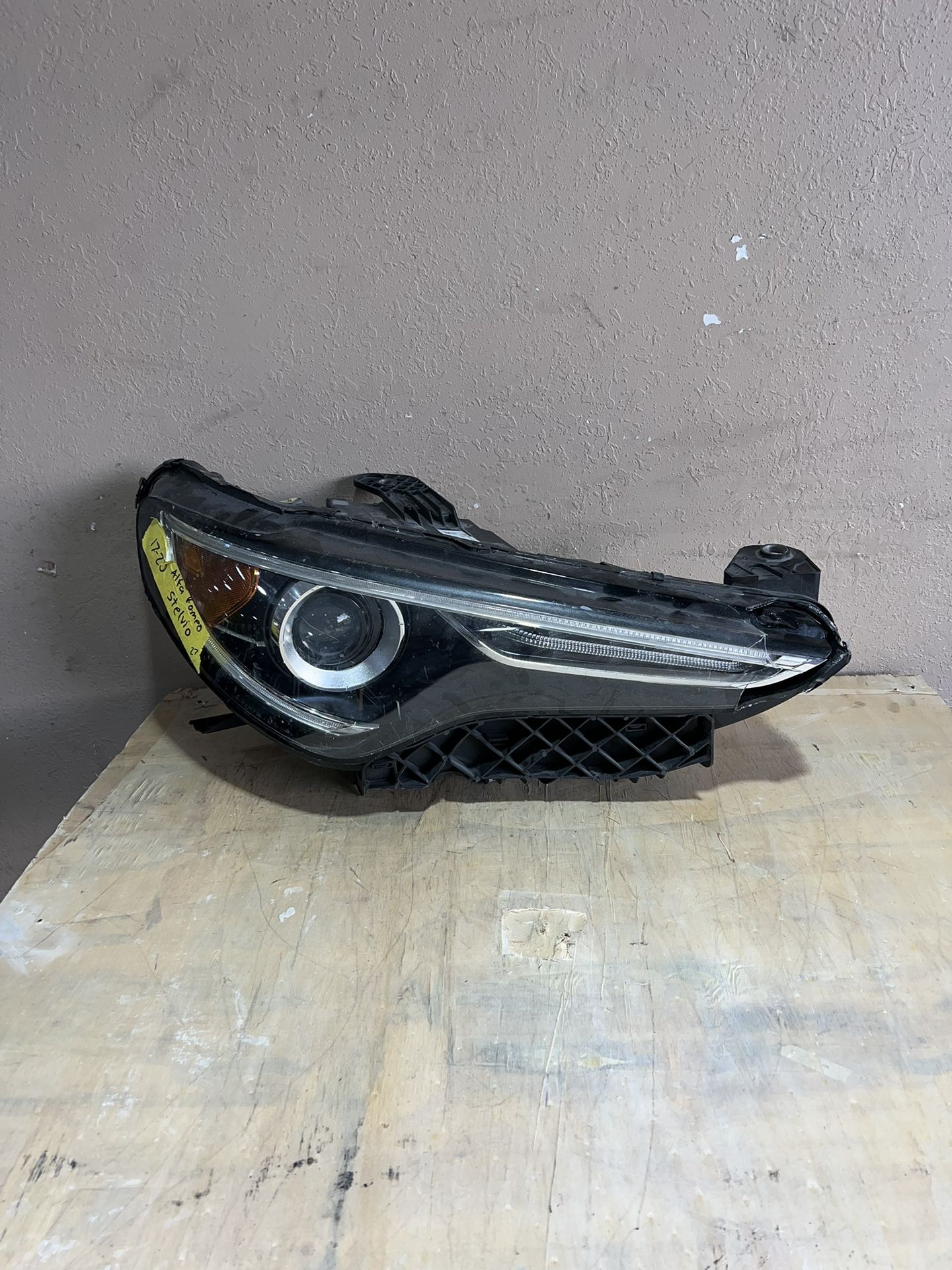 (27) 17-20 Alfa Romeo Stelvio Right Headlight Headlamp Derecho Head Light Lamp Passenger Side Rh Part Parts 2017 2018 2019 2020 2021 2022