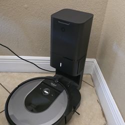 Roomba I8+