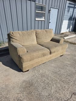 TODAY SUNDAY ONLY ! Used loveseat $10