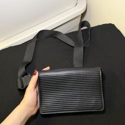Authentic ZARA Men's Ribbed Faux Leather Crossbody Bag – Matte Black