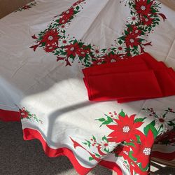 Poinsettia Holiday Tablecloth 55x55 Like NEW + 4 cloth napkins