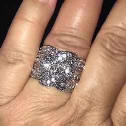 Lady’s elegant ring