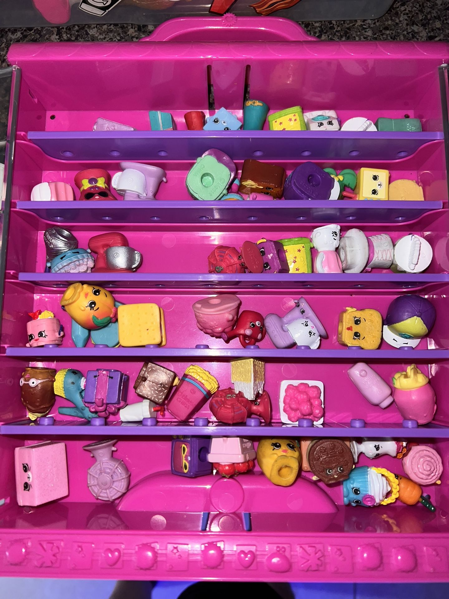 Shopkins Storage Container With Items 
