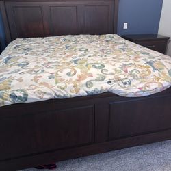 California King Bed  Setno Mattress) with Nightstands 