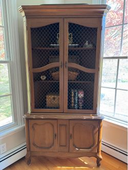 Corner Cabinet VTG French Provincial