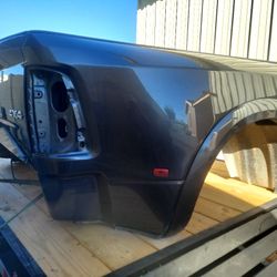 Dually Short Bed 6'4" Ram