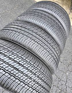 225 55 18 Falken con 80% de vida las 4