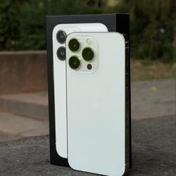 iPhone 13 pro max 128GB Unlocked 