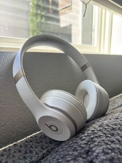 White Beats Solo 4