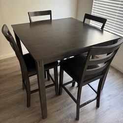 Kitchen Table w/Chairs 
