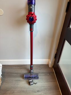 Dyson V7 Cordless Vacuum + Original Charger