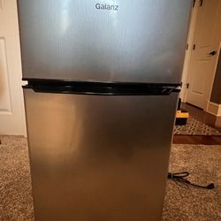 Mini fridge