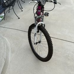 Mongoose Ledge 2.1 Bike 24”