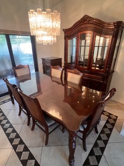 Beautiful Kevin Charles Solid Wood Dining Room Set – Excellent Condition