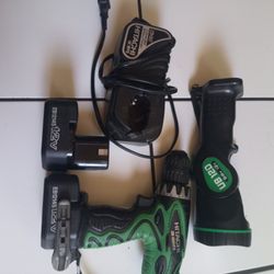 Taladro Y Lampara Y Cargador Con 2 Baterias