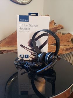 Insignia Deluxe Stereo Wired PC Headset W/Microphone