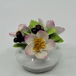 Royal Albert Flower of the Month Series December Christmas Rose Bone
China Figurine. Made in England. Vintage, produced starting around the
1970s. P