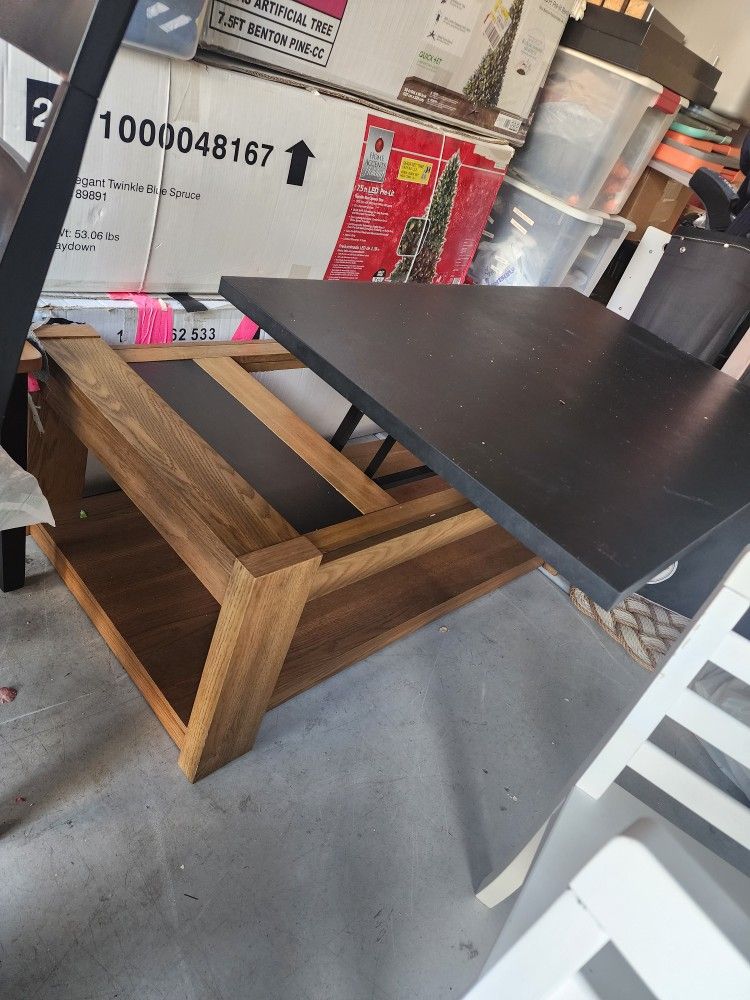 $125 Lifting Coffee Table - No Scratches