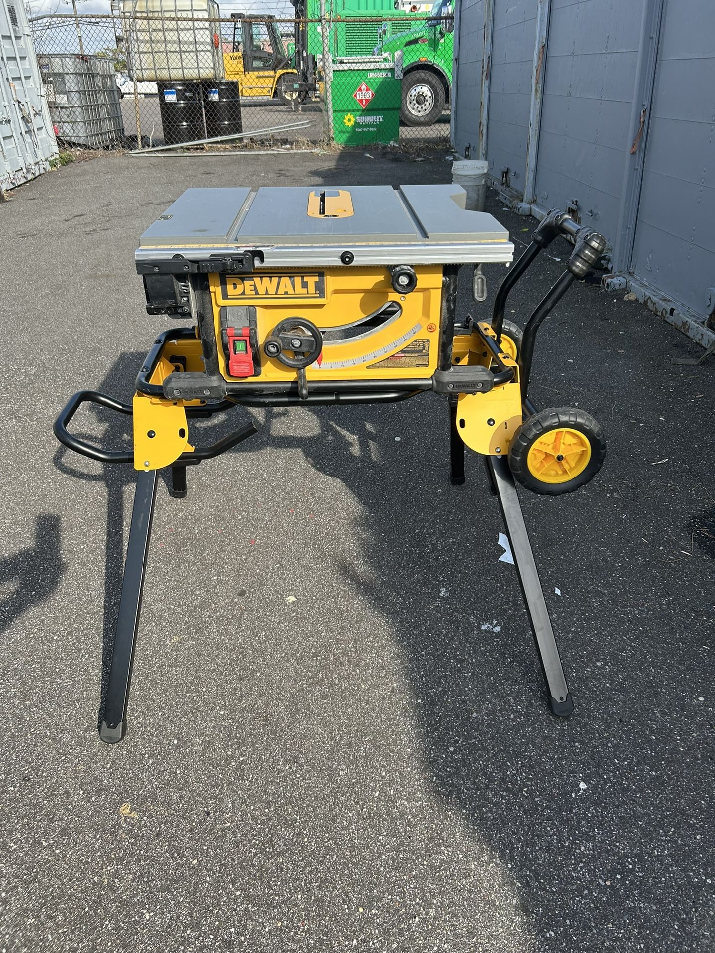 10” Dealt Table Saw With Rolling Stand