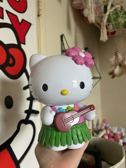 Hello kitty figurine