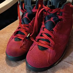 Used 2022 Nike Air Jordans Size 10 Red 