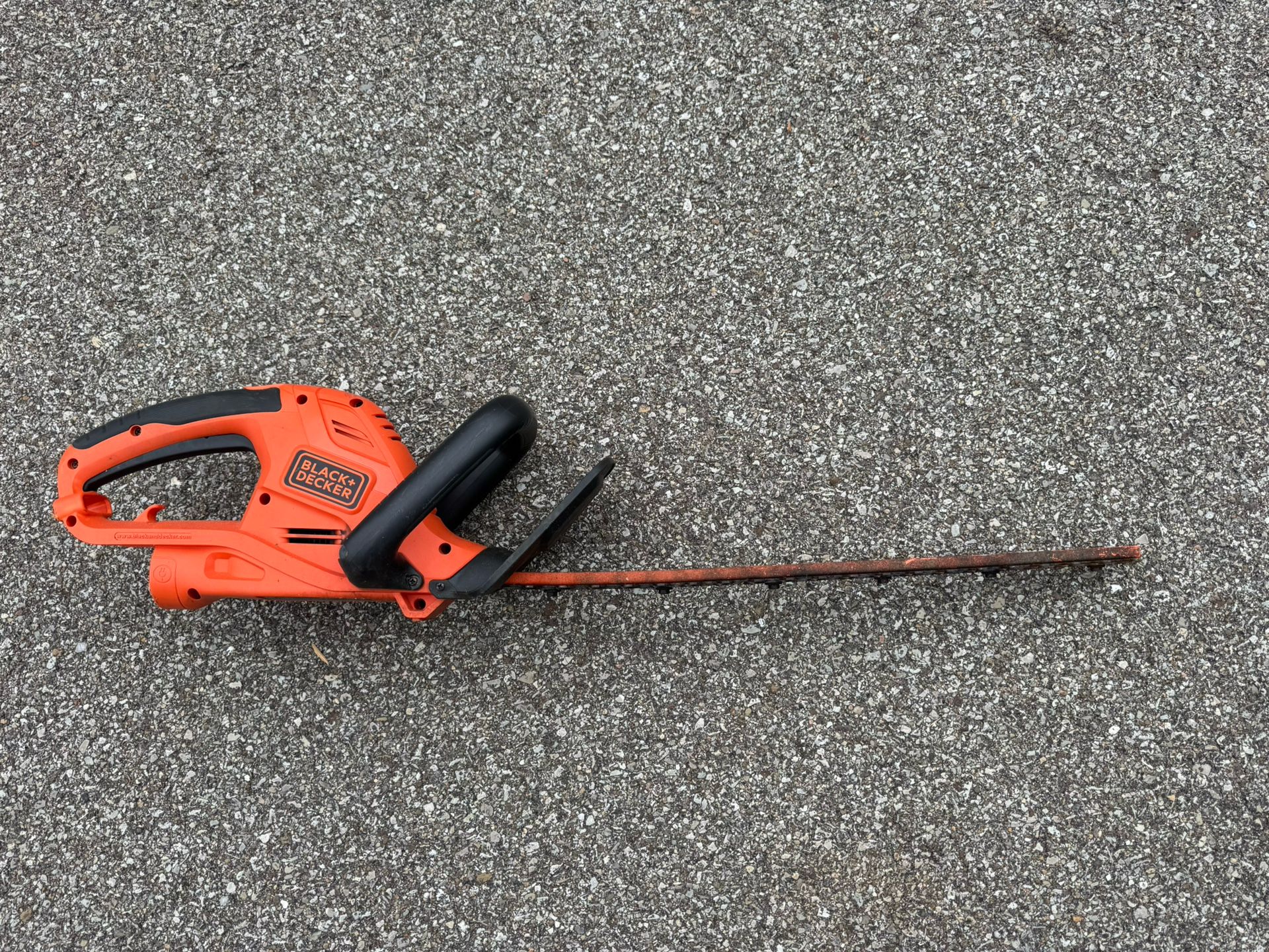 BLACK+DECKER 22”  4 Amp Corded Electric Power Hedge Trimmer 