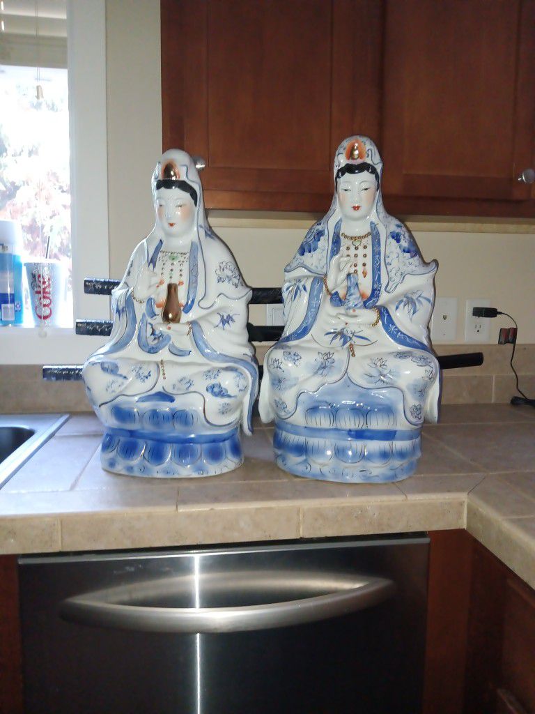 Chinese Gesha Statues