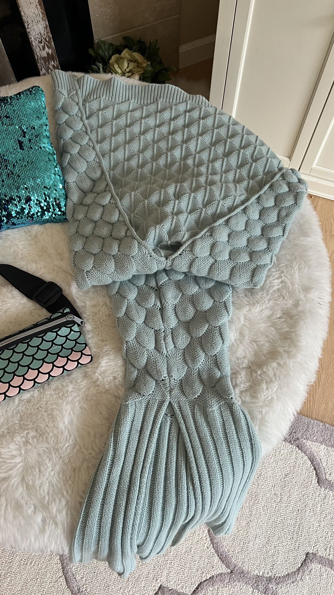 🧜‍♀️ Children’s Mermaid Tail Blanket And Decor Lot 