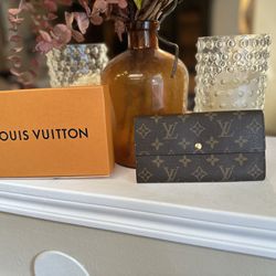 Perfect Condition Lv Sarah Wallet