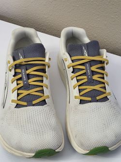 Altra Escalante 4 Men's Size 10 Running Shoes Ivory Foot Shape
