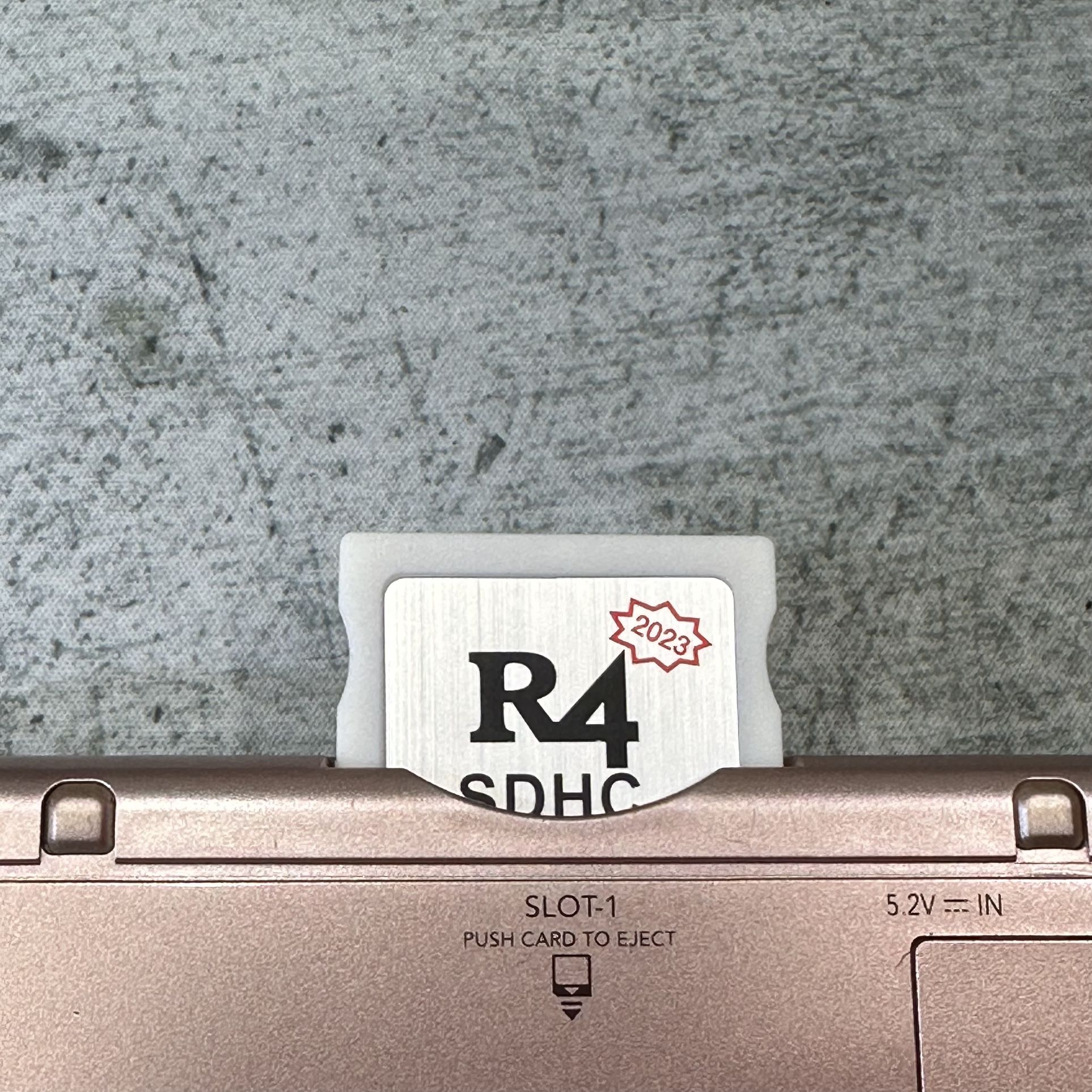 R4 Flashcart + 32GB MicroSD