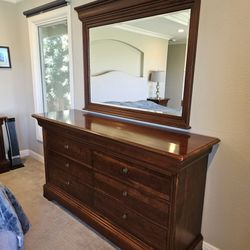 Pennsylvania Housr Bedroom Set (No Bed Frame)