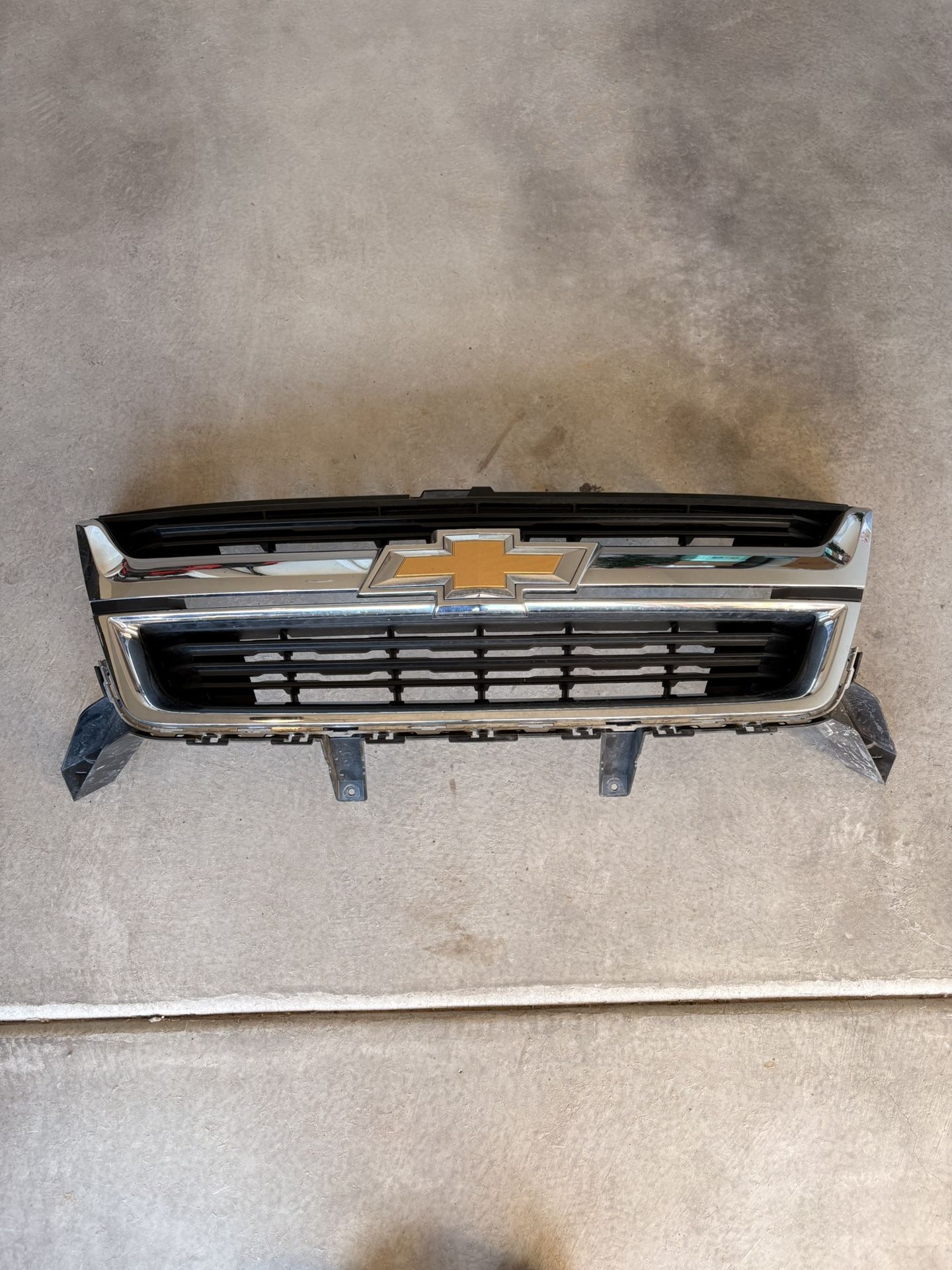 2019 Chevy Colorado LT Front Grille
