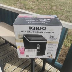 Igloo Self Cleaning Black Ice Maker