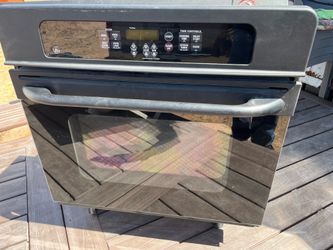 Oven , in cabinet GE 30” oven