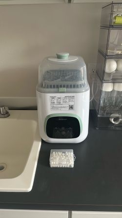 LIKE NEW Momcozy Kleanpal Pro Baby Bottle Washer, Dryer, and Sterilizer