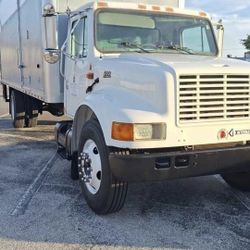 International 4700  24ft  W/ Lifegate Fresh Overhaul Engine New Transmission 6sp Manual No Cdl Needed