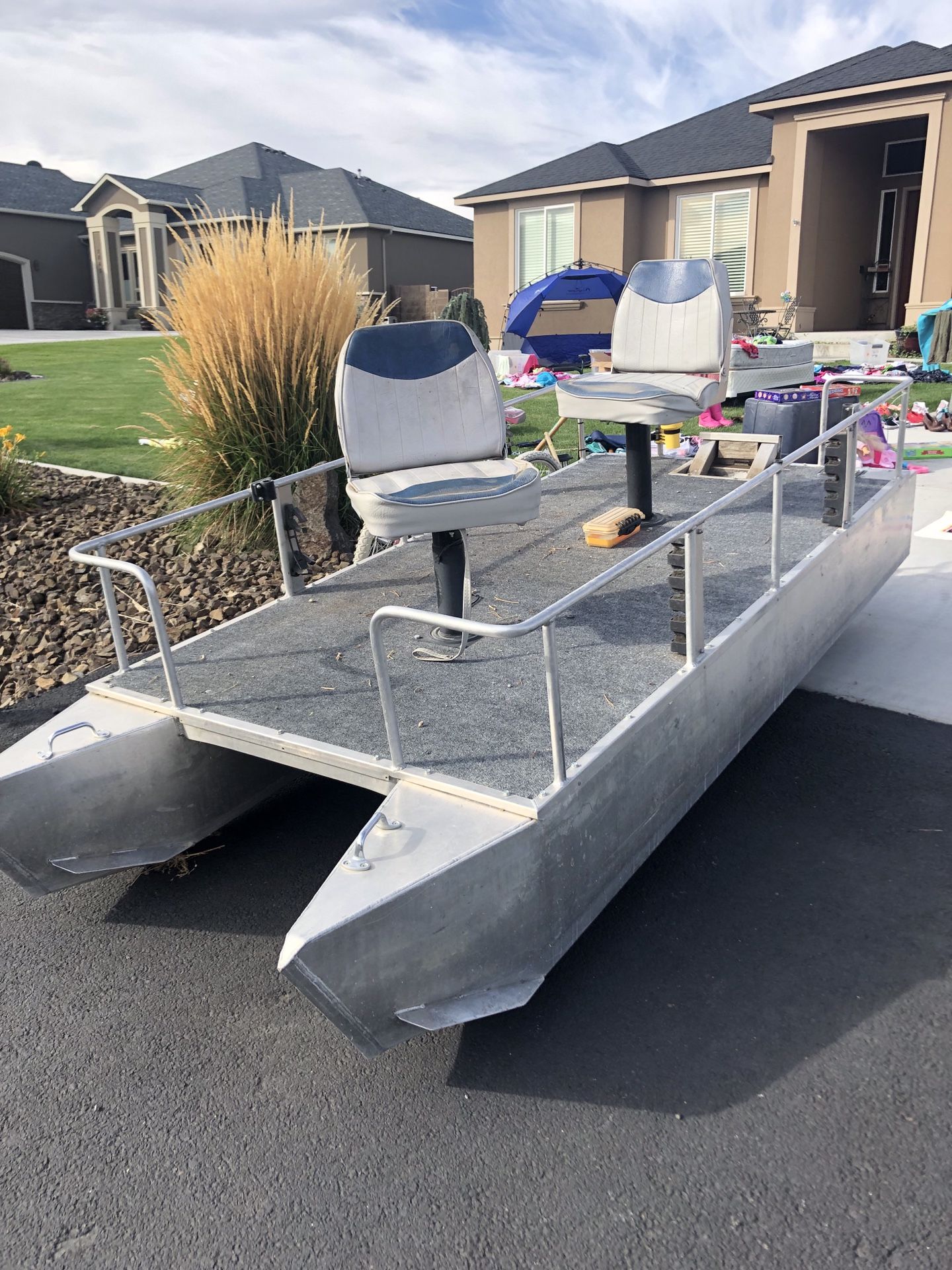 Aluminum 2 person pontoon boat for Sale in Richland, WA - OfferUp