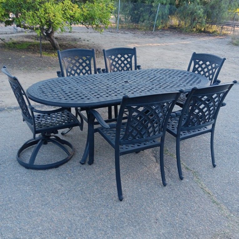 Patio Furniture Table And 6 Chairs