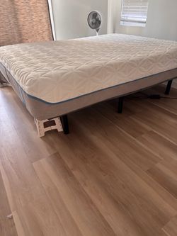 Tempur-Pedic bed w/ adjustable bed frame!!