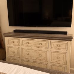 9 LARGE DRAWERS DRESSER