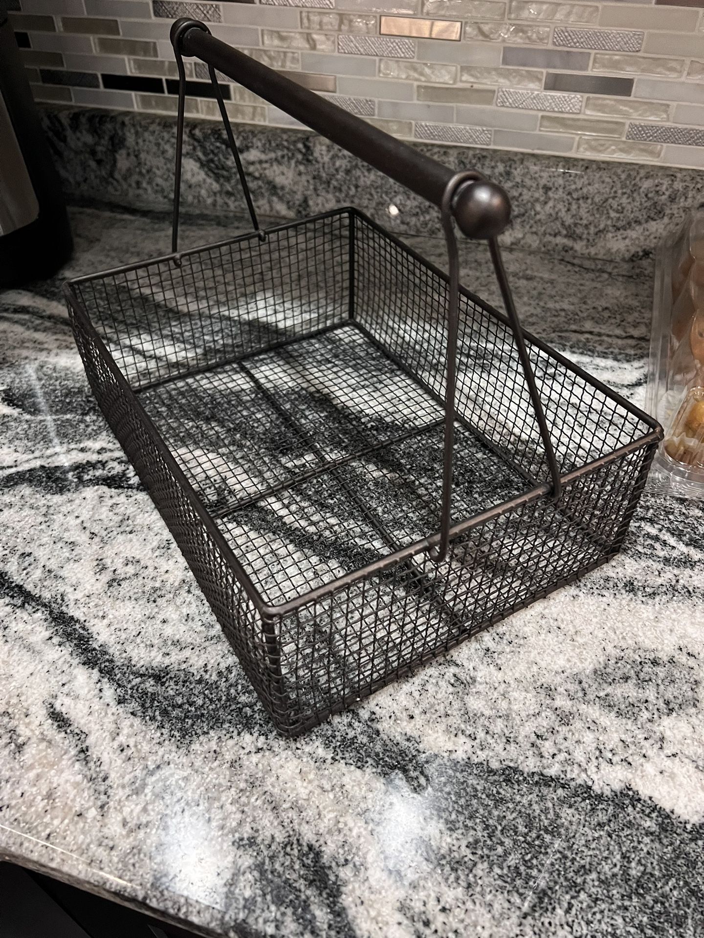 Wire basket